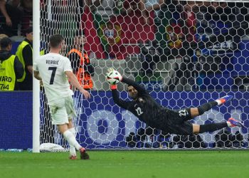 Portugal keeper stops Slovenia from Euro Q-finals