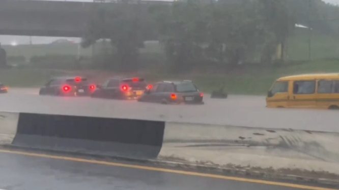 Downpour causes flood in Lagos community