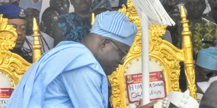 Makinde presents staff of office to Olubadan