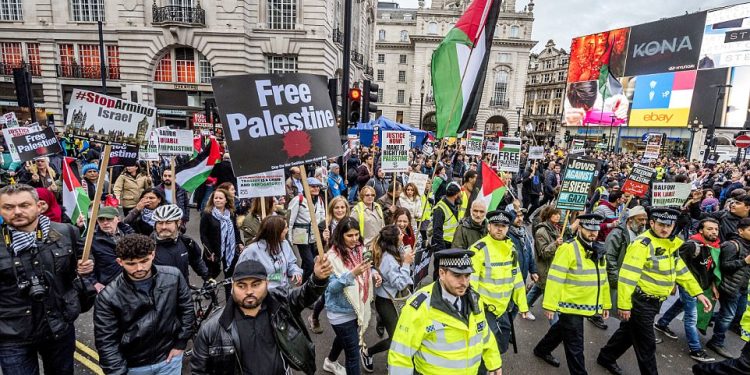 Thousands protest against Netanyahu outside US Capitol