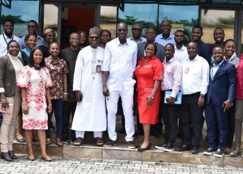 Shell inducts 12 professors, 15 others into sabbatical, research positions