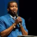 Pastor Adeboye slams women for wearing makeup