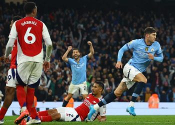 Man City snatch late equaliser against 10-man Arsenal