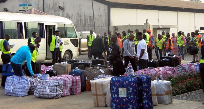 400 deported Nigerians arrive Abuja Airport from UAE