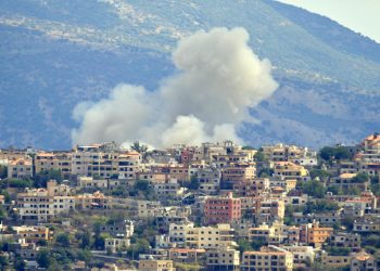 Lebanese flee country for Syria after Israeli strikes