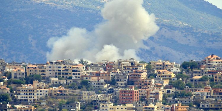 Lebanese flee country for Syria after Israeli strikes