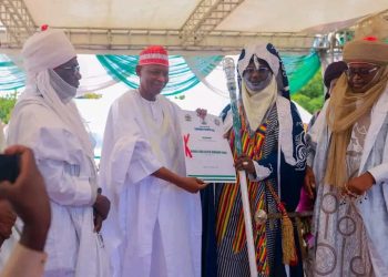 Kano governor issues Staff of Office to reinstated Emir