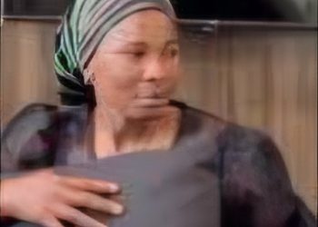 Dismissed Edo policewoman threatens to kill self, children