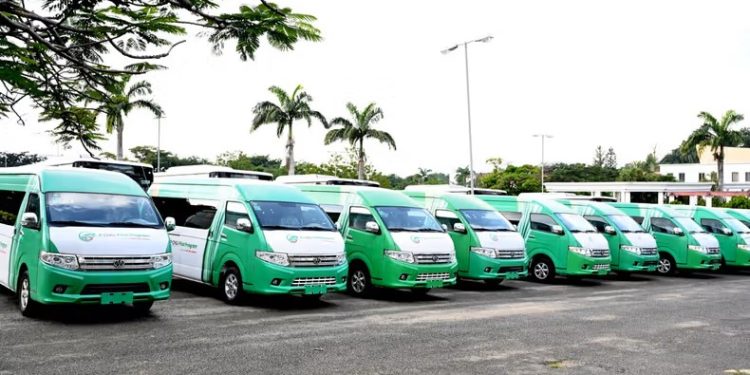 FG begins free CNG bus service in Abuja