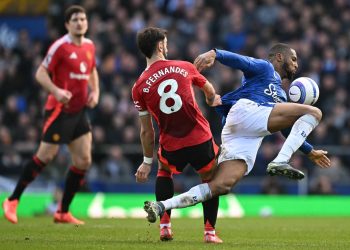 Fernandes inspires Man Utd fightback for Everton draw
