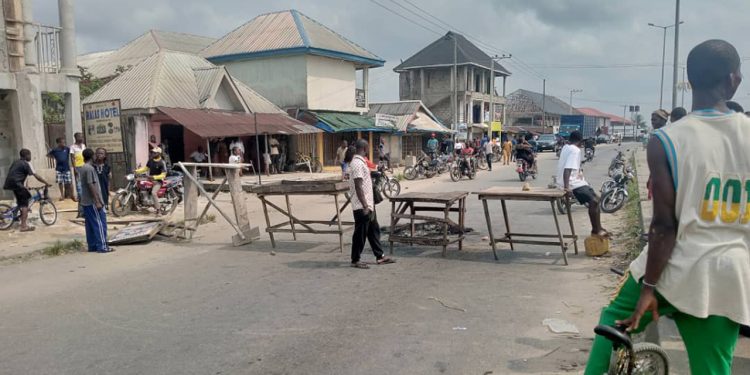 Rivers community protests alleged killing of youth by police