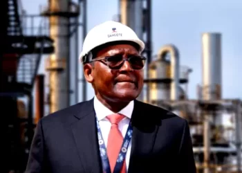 Dangote crashes petrol price to N860 per litre
