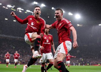 Man Utd edge Ipswich in Premier League, Man City beat Spurs