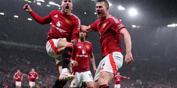 Man Utd edge Ipswich in Premier League, Man City beat Spurs