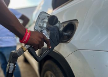 Dangote crashes petrol price to N860 per litre