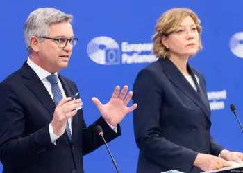 EU plans to deport more migrants, create return hubs