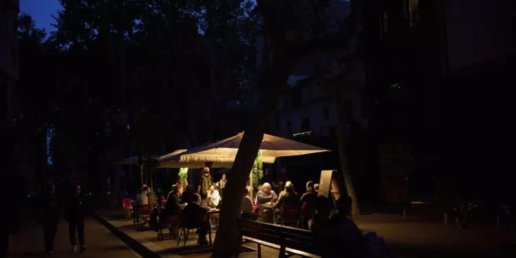 Power gradually returns to Spain, Portugal as cause of blackout remains unknown