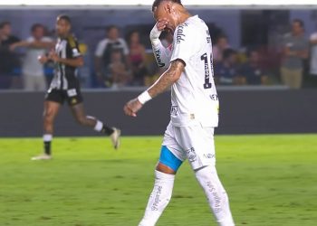 Neymar suffers fresh injury blow 34 minutes into Santos comeback