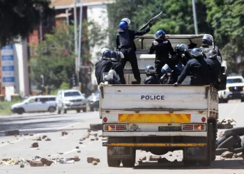 Zimbabwe shuts down amid calls for protests