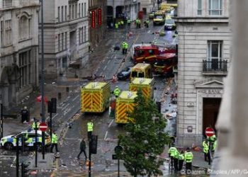 Car drives into pedestrians at Liverpool victory parade