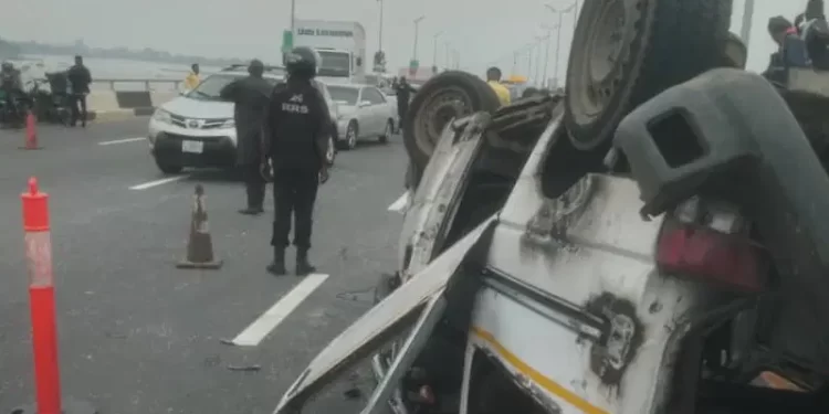 Eight passengers escape death in auto crash on 3rd Mainland Bridge