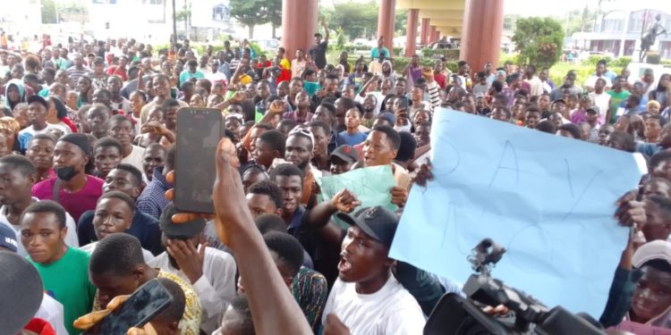 Students protest against renaming of Poly Ibadan