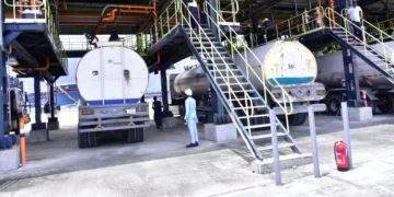 Dangote slashes petrol price to N820/litre