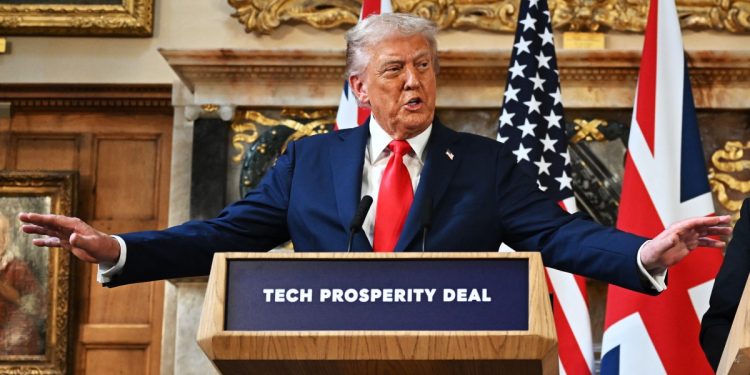 Ukraine: Putin has let me down, says Trump as UK visit ends