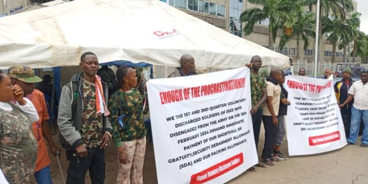 Retired military pensioners block Finance ministry gates over unpaid benefits