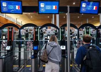 EU set to introduce fingerprint, facial scans at borders