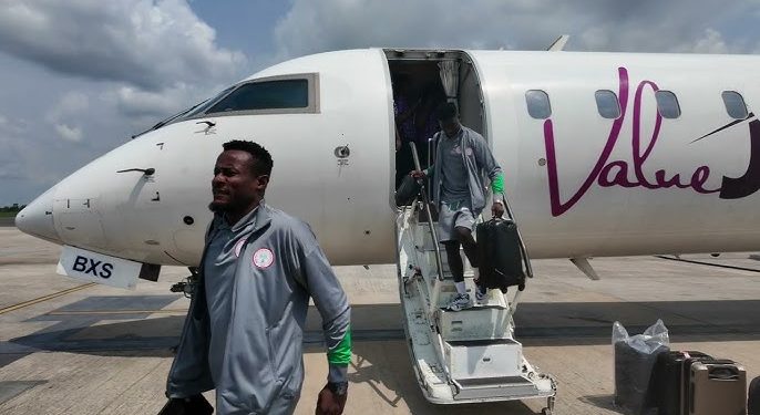 Super Eagles land in Uyo after emergency stop in Angola