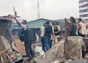 Lagos govt clears shanties, reclaims Costain Bus Stop