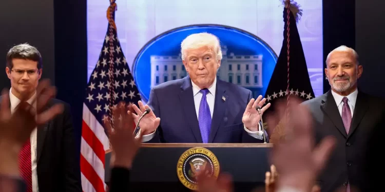 Trump imposes new 10% global tariff