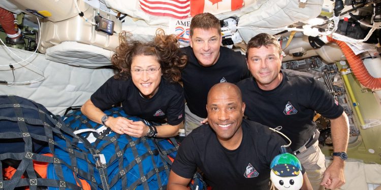 Artemis II astronauts return to earth