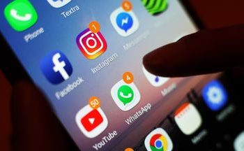 UK moves to restict social media for U-16s