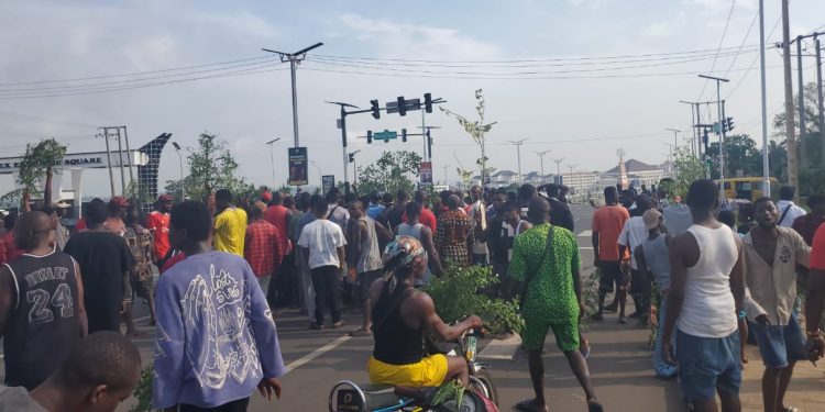 Anambra youths protest killing of 26-year-old, demand probe