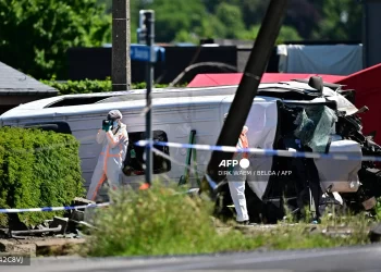 Several die after train hits school bus in Belgium