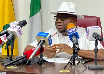 FG summons South African envoy over xenophobic attacks on Nigerians