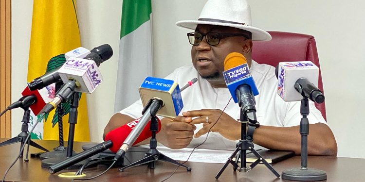 FG summons South African envoy over xenophobic attacks on Nigerians