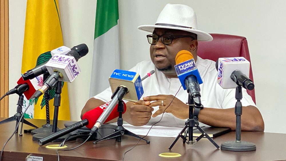 FG summons South African envoy over xenophobic attacks on Nigerians