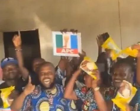 Oyo residents chant ‘Jagaban 2027’ slogan after receiving semovita