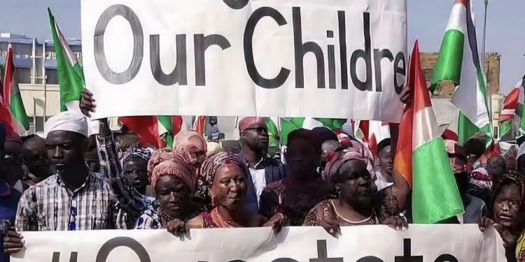 Protesters defy rainfall, storm Oyo govt house over abduction