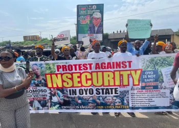 Protesters barricade popular Oyo Roundabout over insecurity