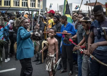 Thousands flee South Africa as anti-immigrant deadline sparks nationwide protests