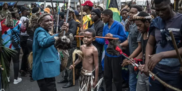 Thousands flee South Africa as anti-immigrant deadline sparks nationwide protests