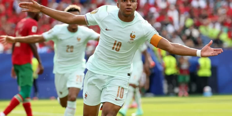 France beat Morocco 2-0 to reach World Cup semi-finals