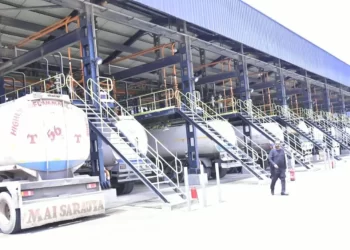 Dangote Refinery resumes petrol sales in dollars