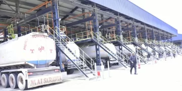 Dangote Refinery resumes petrol sales in dollars