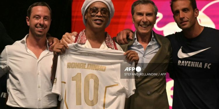 Ronaldinho signs for Serie C side Ravenna