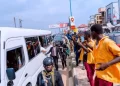 BREAKING: Gunfire erupts in Osogbo as hoodlums attack Adeleke’s convoy